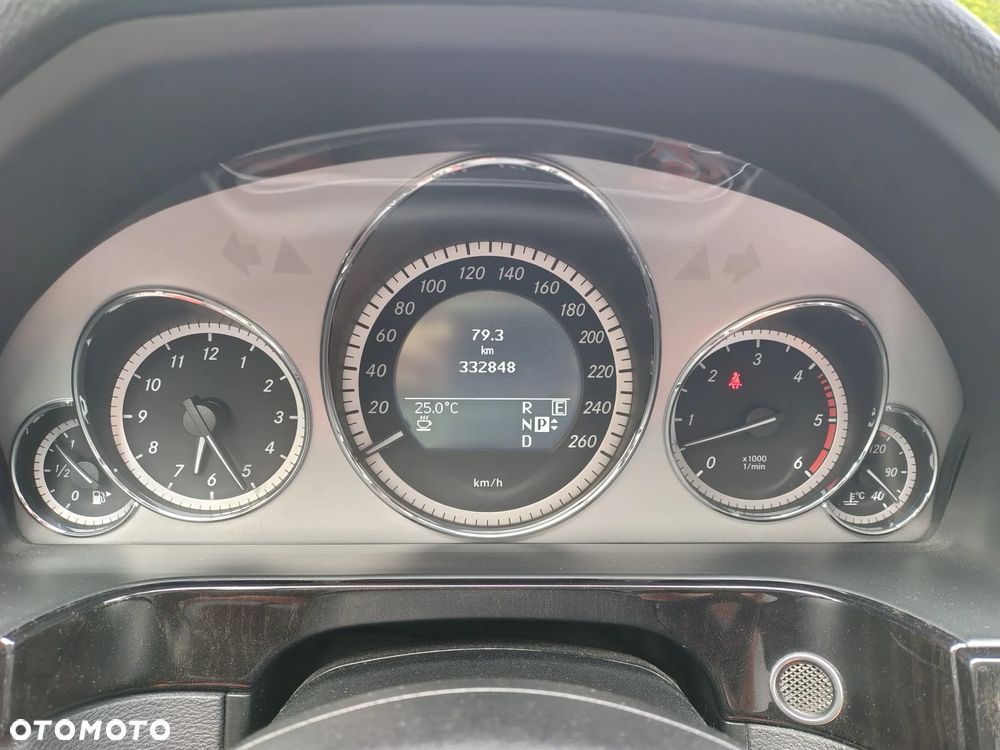 Mercedes-Benz Klasa E 350 T CDI DPF 4Matic BlueEFFICIENCY 7G-TRONIC - 25