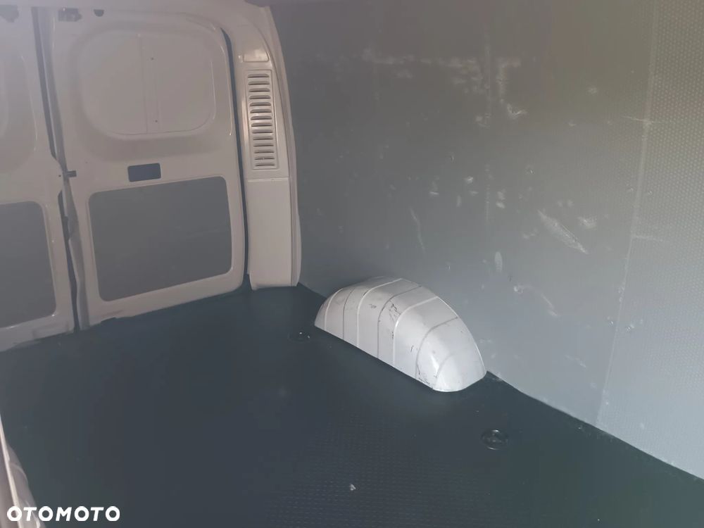 Maxus E-DELIVER 3 - 11