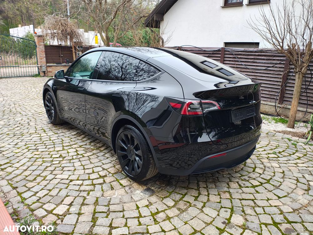 Tesla Model Y Long Range Dual Motor AWD - 5