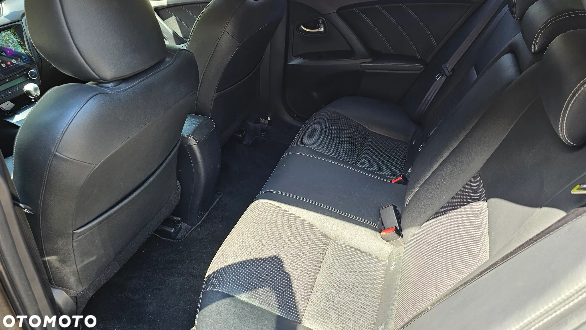 Toyota Avensis 2.0 D-4D Premium - 13