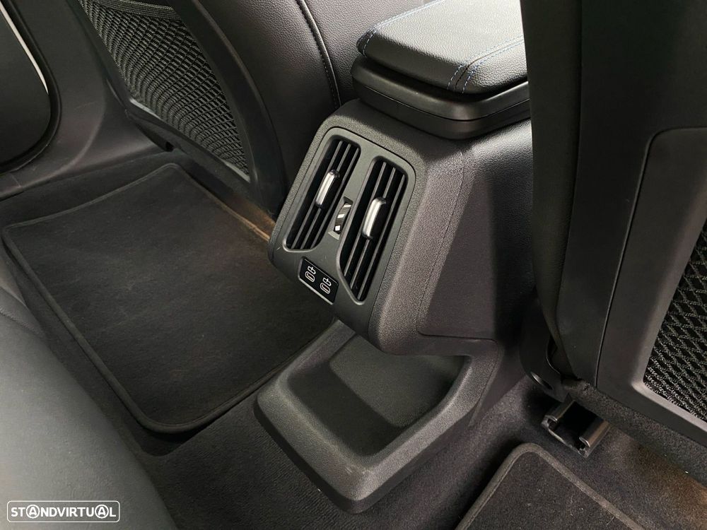 BMW iX1 xDrive30 Pack Desportivo M - 17