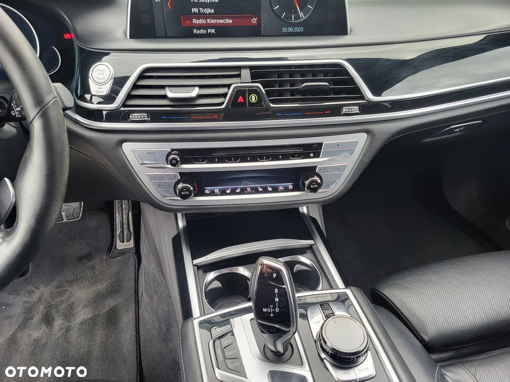 BMW Seria 7 M760Li xDrive - 15