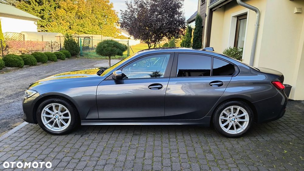 BMW 3 Series 2020 photo 2