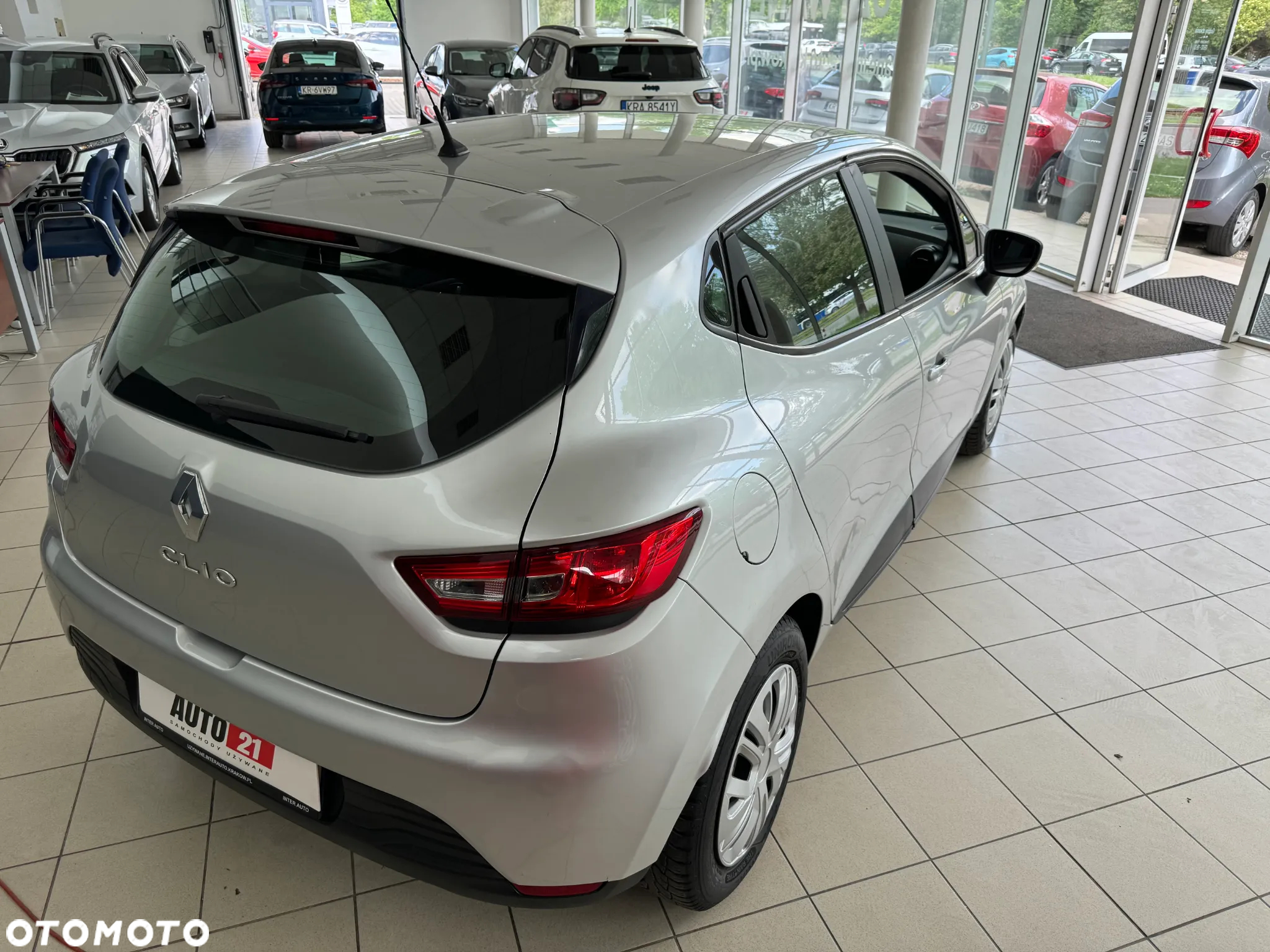 Renault Clio 1.2 16V 75 Life - 10