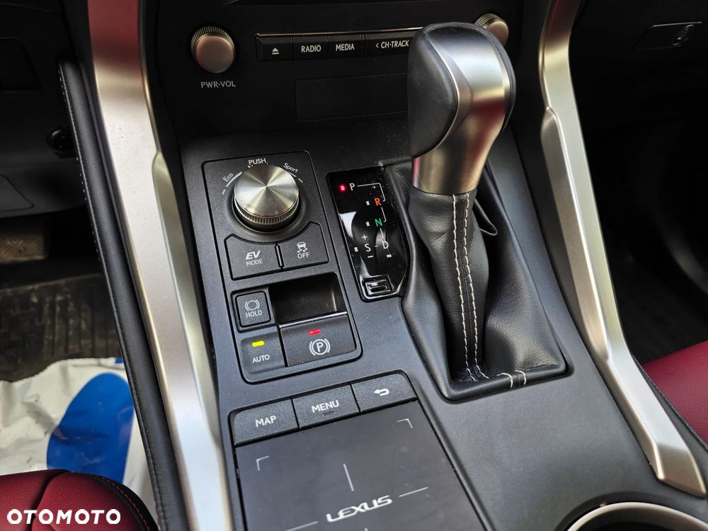 Lexus NX 300h Prestige AWD - 19