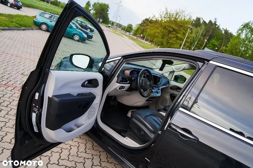 Chrysler Pacifica - 4