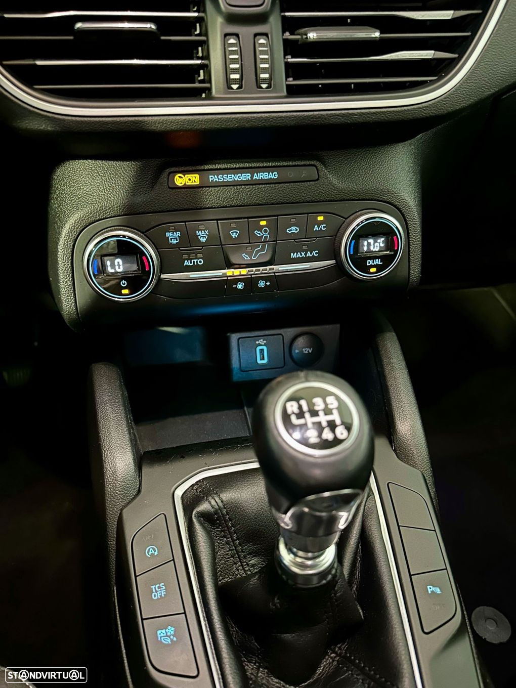 Ford Focus SW 1.5 TDCi EcoBlue Connected - 24