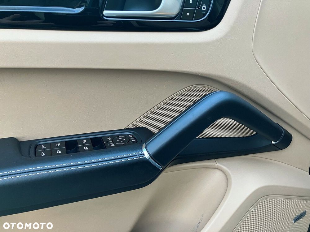 Porsche Cayenne - 16