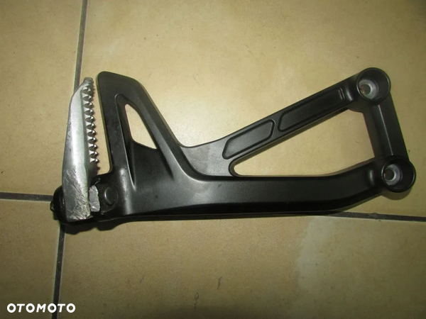 Yamaha MT 09 TRACER GT 21+ podnóżek set prawy tył