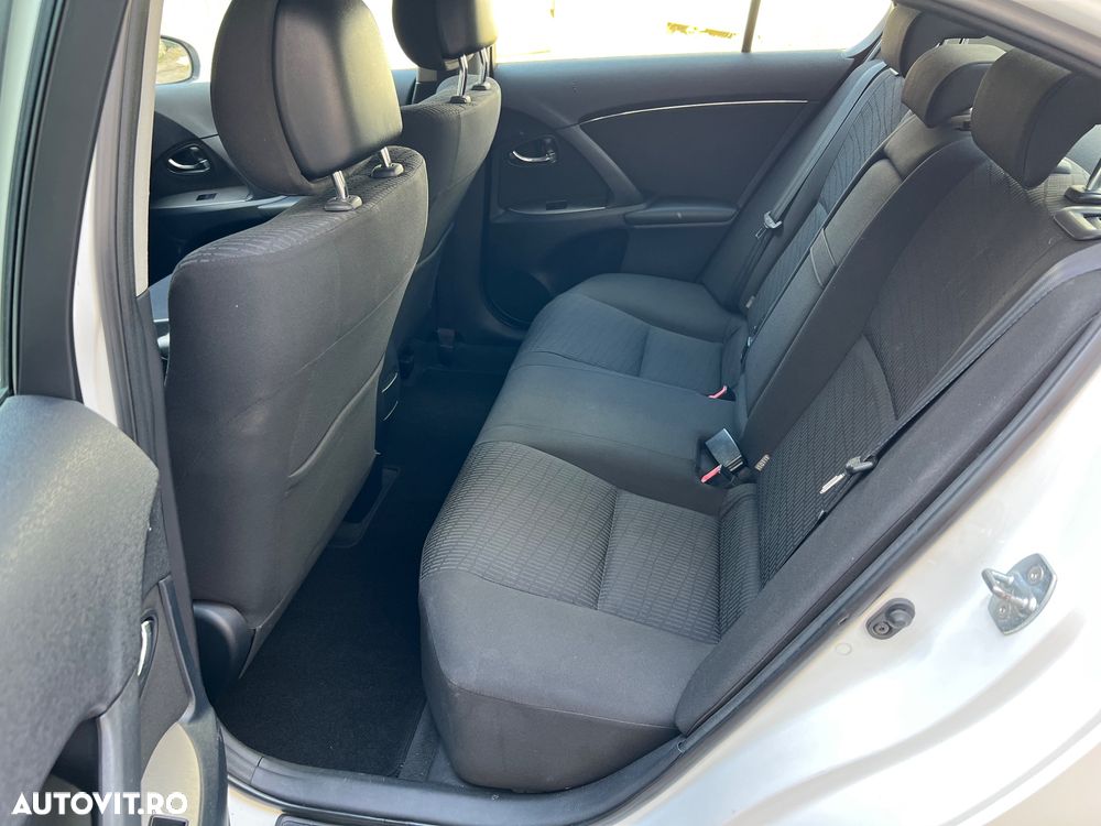 Toyota Avensis - 11