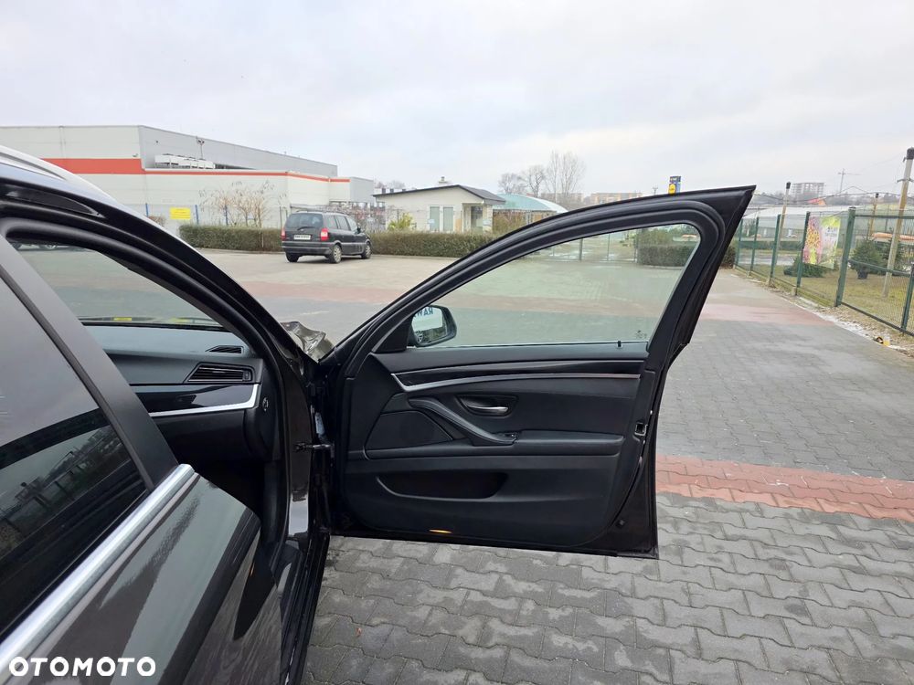 BMW Seria 5 518d Luxury Line - 13