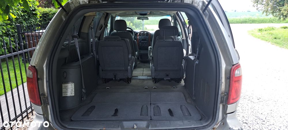 Chrysler Town & Country - 5