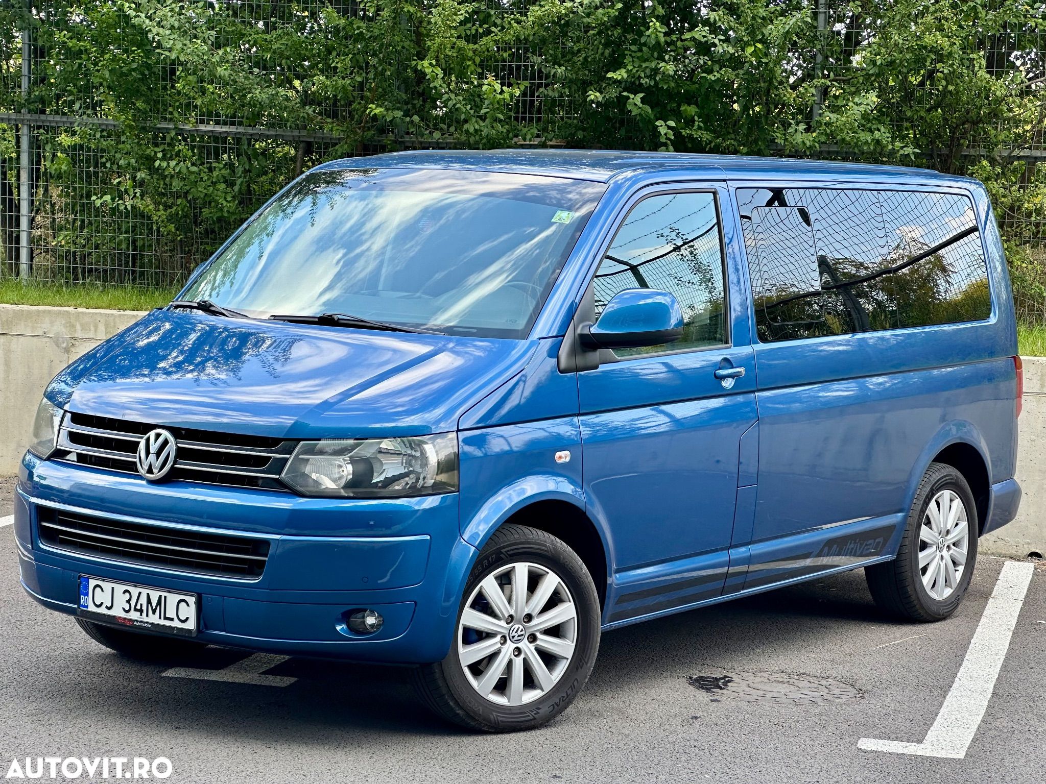 Volkswagen Multivan - 1