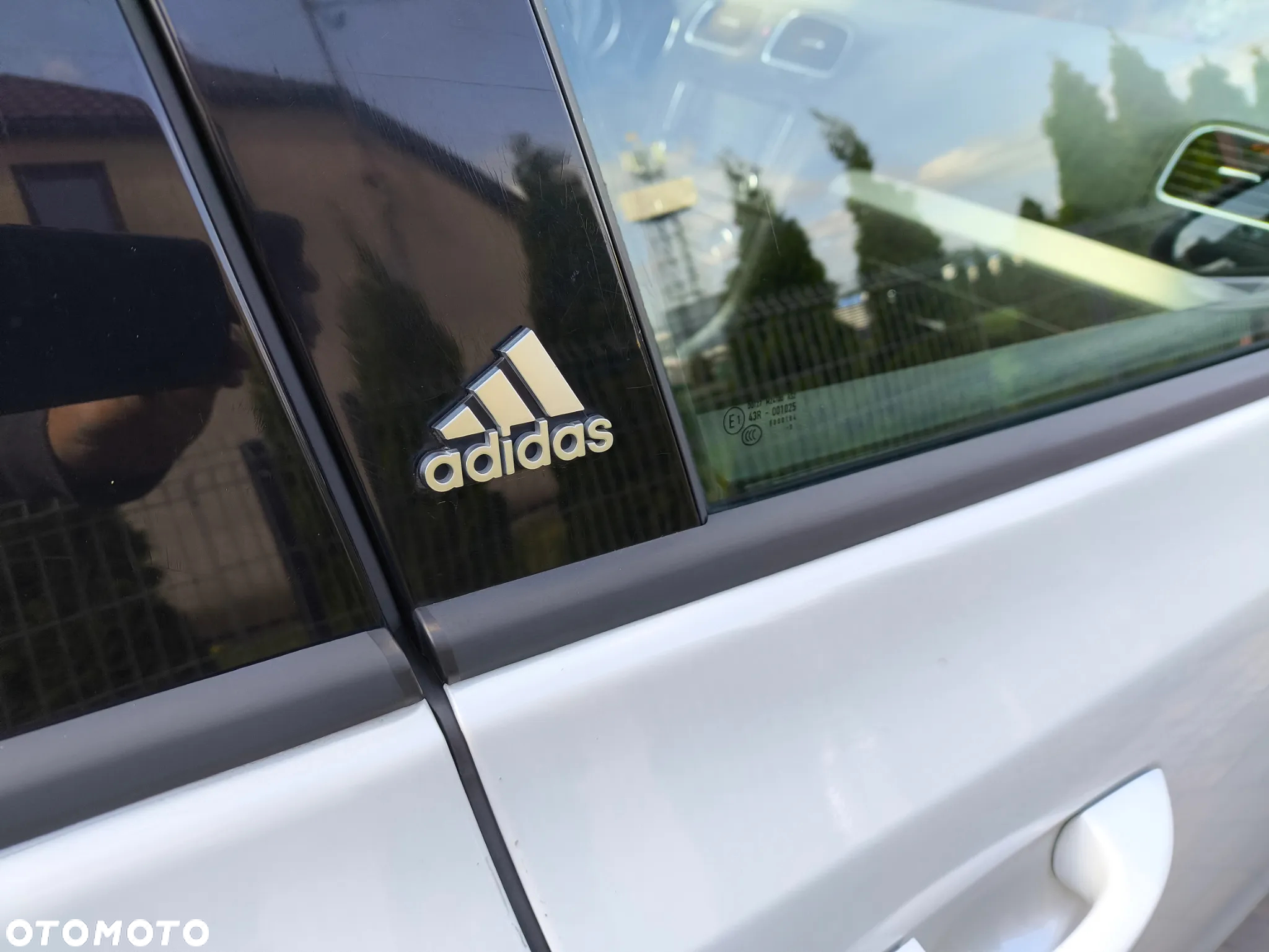 Volkswagen Golf 2.0 GTI adidas - 15