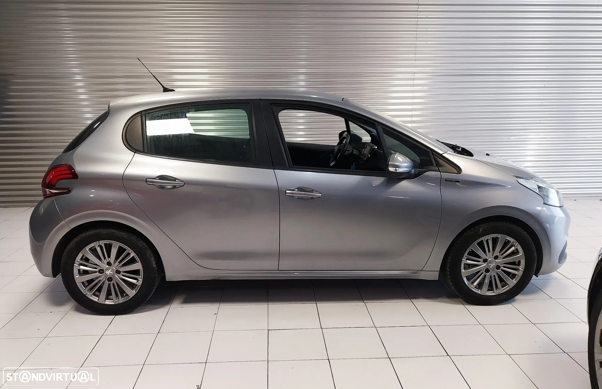 Peugeot 208 1.2 PureTech Signature - 6