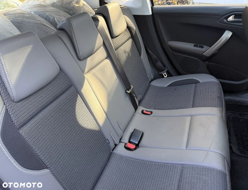 Peugeot 2008 1.2 Pure Tech Allure S&S EAT6 - 14