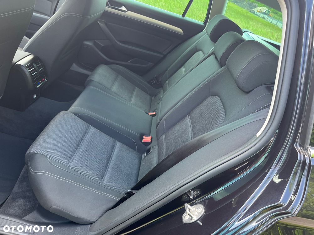 Volkswagen Passat Variant 2.0 TDI SCR - 16