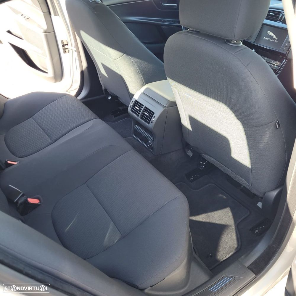 Jaguar XE 2.0 D Pure - 21
