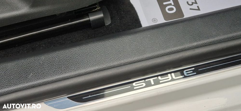 Volkswagen Golf 1.6 TDI DPF Style - 10