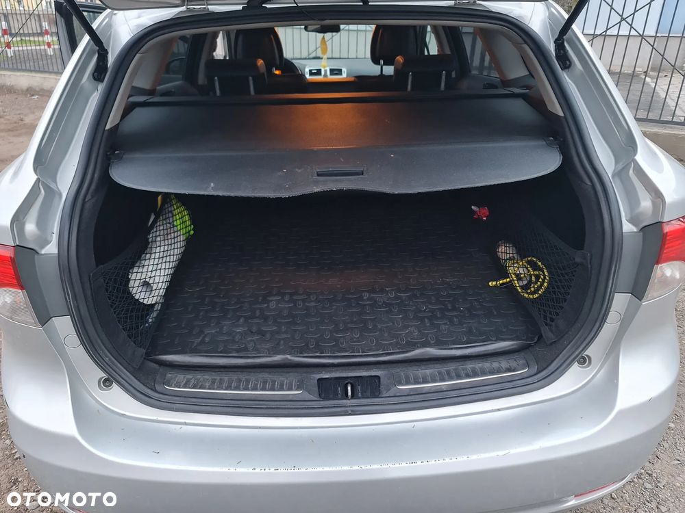 Toyota Avensis 2.0 D-4D Premium - 32