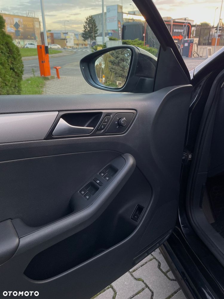 Volkswagen Jetta 2.0 TDI DPF BMT Trendline - 15