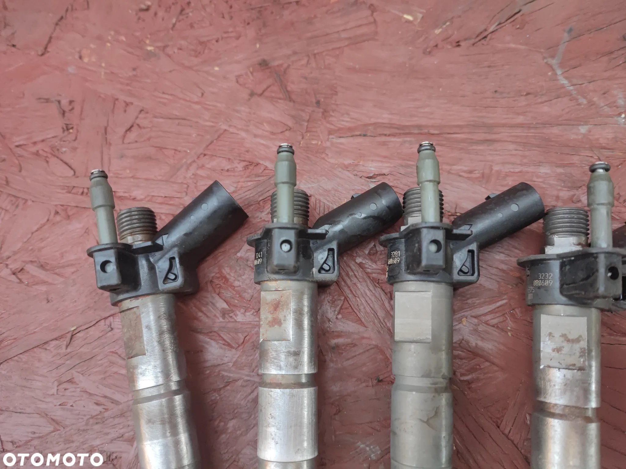 BMW E60LCI / E81 / E82 / E88 / E87 / E90 / E91LCI / E92 / E93 ORYGINALNY WTRYSKIWACZ PALIWA PIEZO / WTRYSKI KOMPLET 4 SZTUKI PIEZO-ELEKTRYCZNYCH DO SILNIKÓW GAMY N47D20 177KM DIESLA O NR. 13 53 7 797 877 - 05 ( 60 ) SPRAWNE W 100% - 11