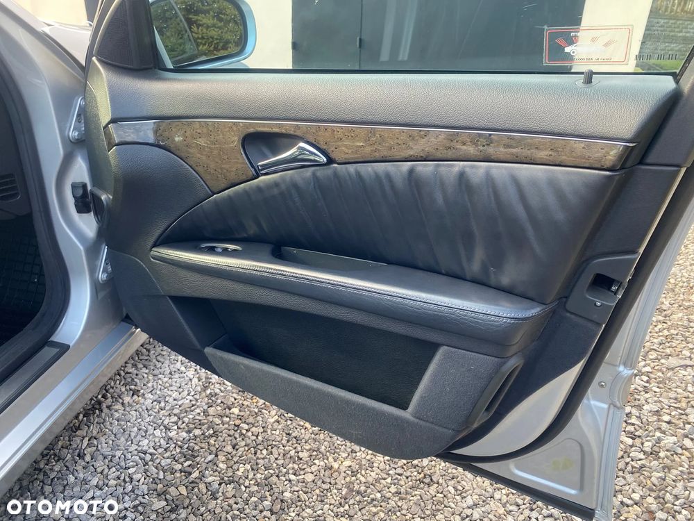 Mercedes-Benz Klasa E 500 T Avantgarde - 13