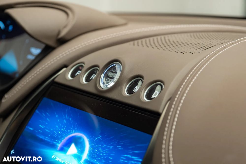 Aston Martin DBX - 27