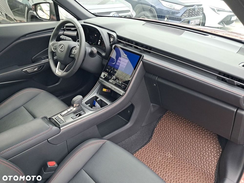Lexus LBX - 9
