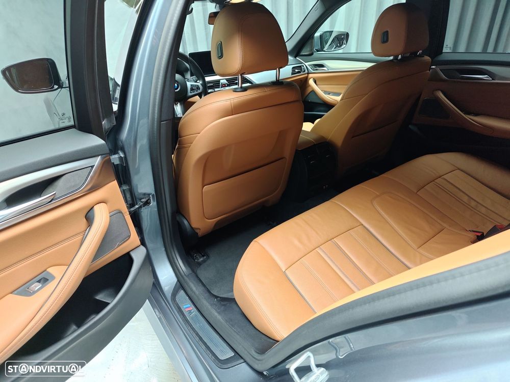 BMW 530 e Pack Desportivo M - 24