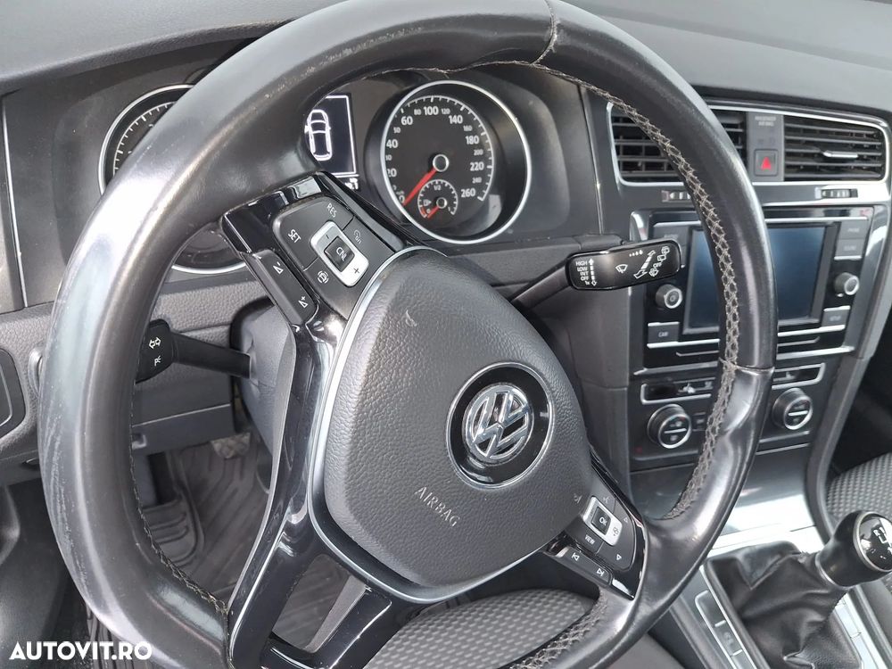 Volkswagen Golf ver-1-0-tsi-trendline - 10