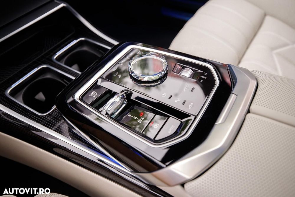 BMW Seria 7 740d xDrive MHEV - 31