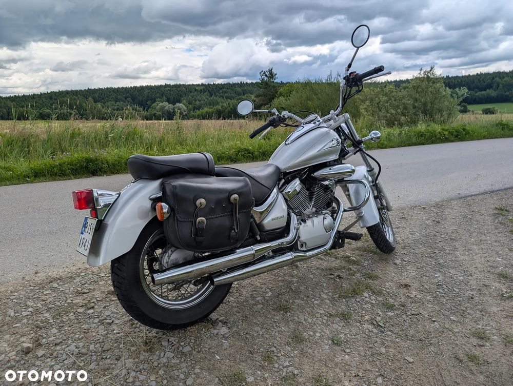 Suzuki Intruder - 11