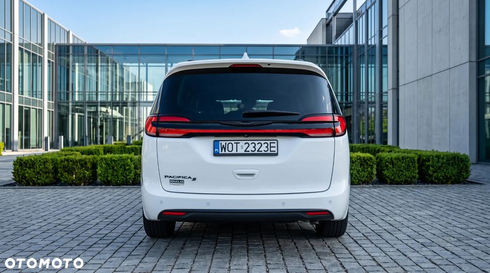 Chrysler Pacifica - 5