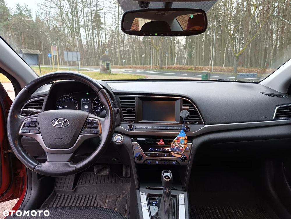 Hyundai Elantra - 9