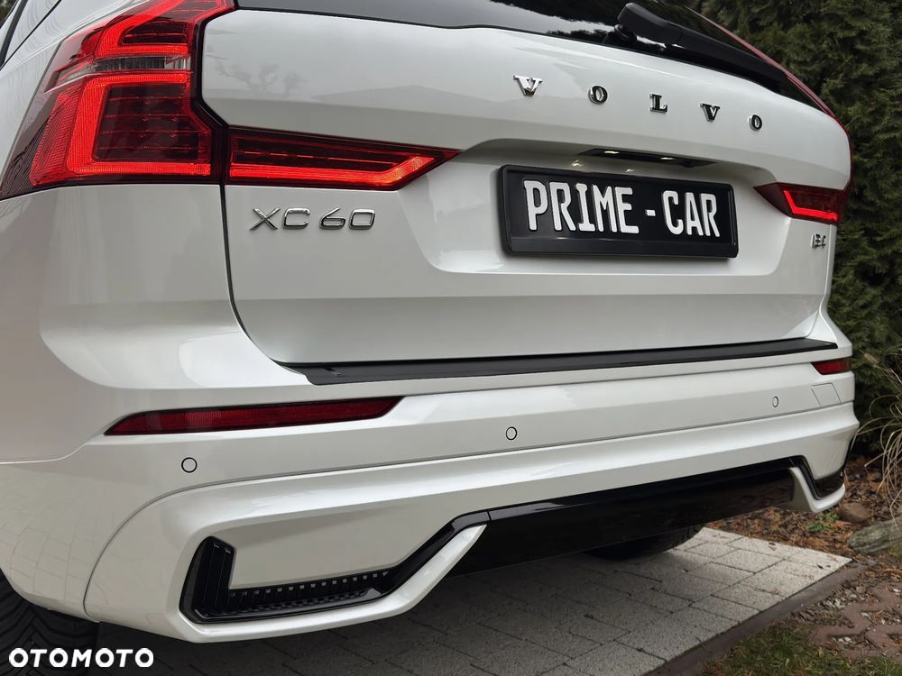 Volvo XC 60 B4 D Plus Dark - 39