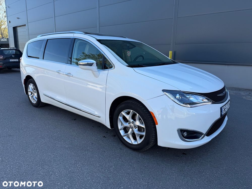 Chrysler Pacifica - 1