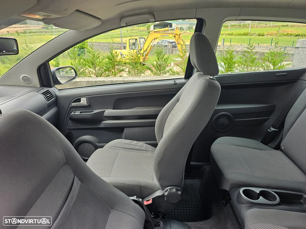VW Fox 1.4 TDi T.Liso - 15