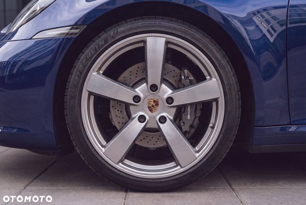 Porsche 911 Carrera - 10
