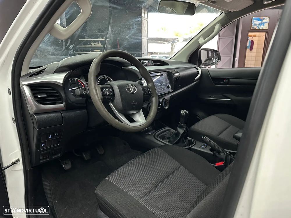 Toyota Hilux 2.4 D-4D 4WD CD CM - 9