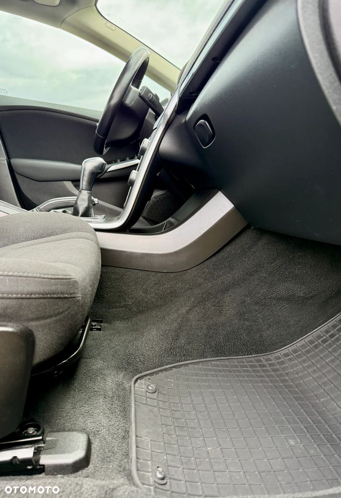 Volvo V40 T2 Momentum - 21