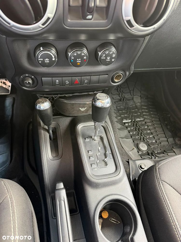 Jeep Wrangler 2.8 CRD Unlim Rubicon - 18