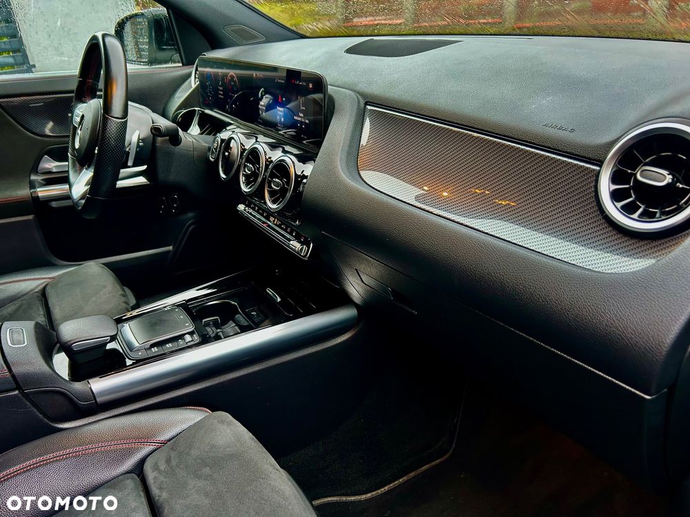 Mercedes-Benz GLA - 25