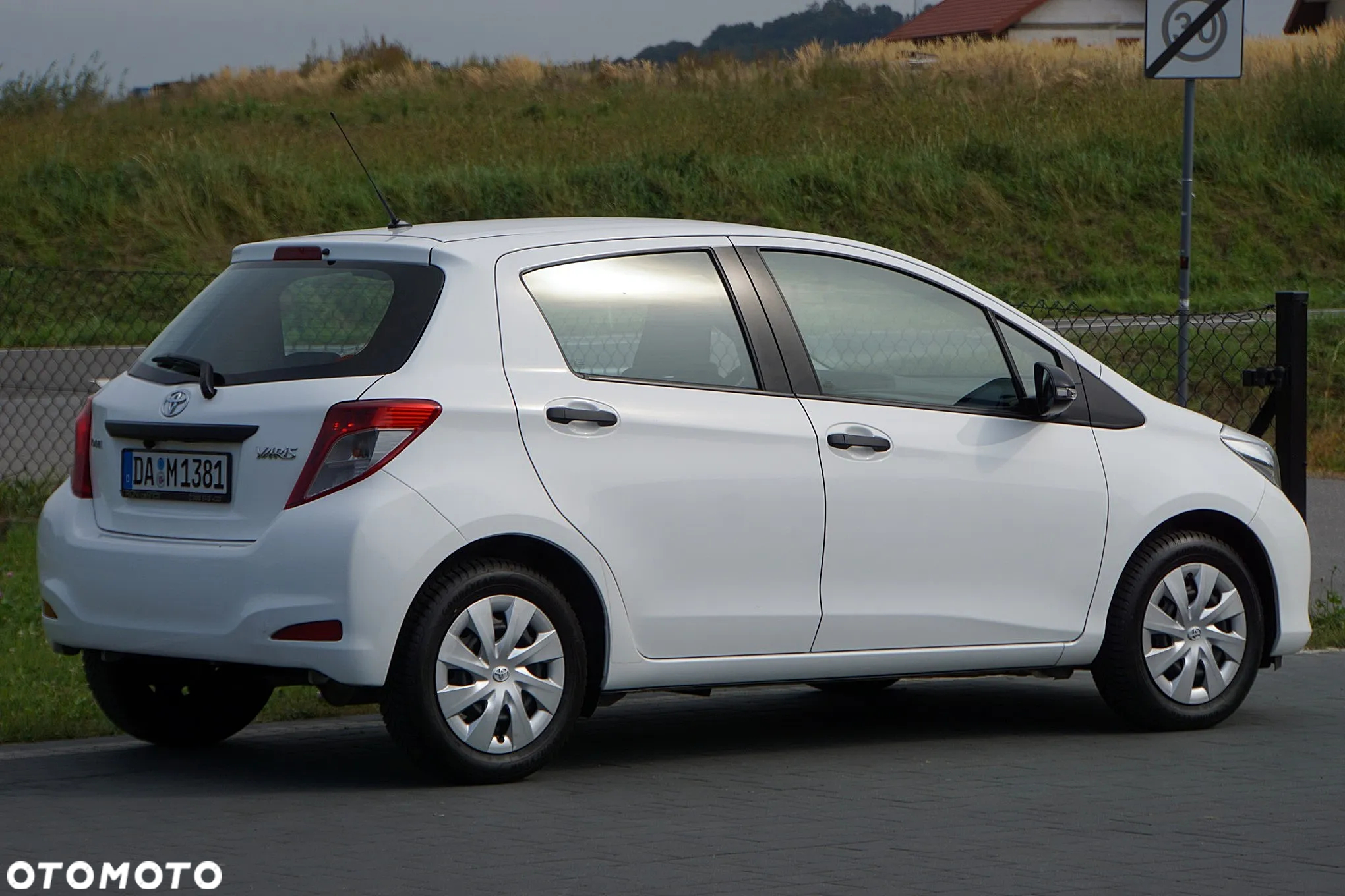 Toyota Yaris 1.0 VVT-i Cool - 9