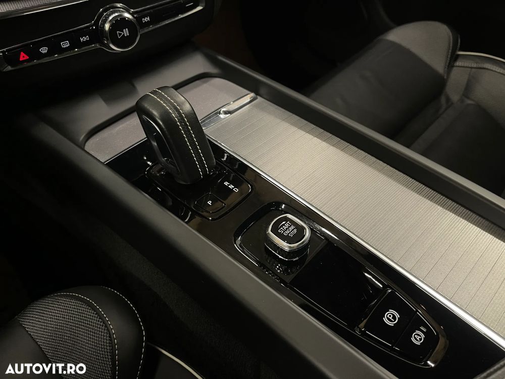 Volvo XC 60 Recharge T8 Twin Engine eAWD R-Design - 26