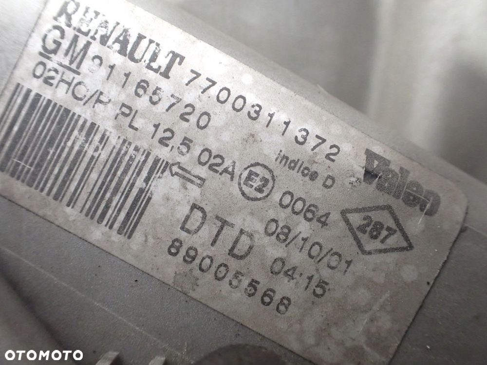 LAMPA PRAWA PRZEDNIA RENAULT TRAFIC II 1.9 - 6