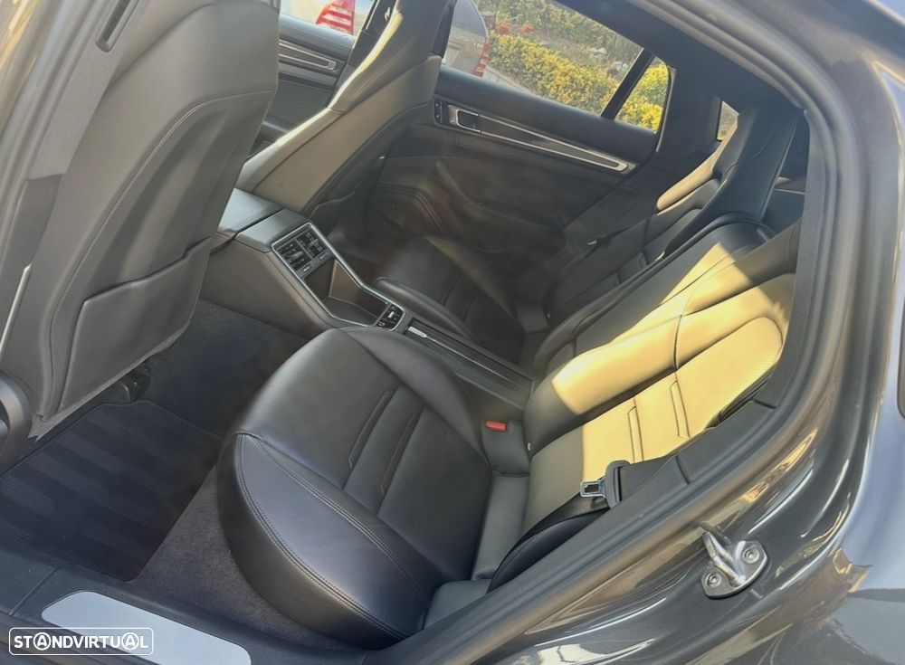 Porsche Panamera 4 S - 22