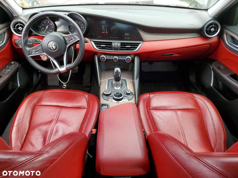 Alfa Romeo Giulia 2.0 Turbo 16V AT8-Q4 Ti - 7