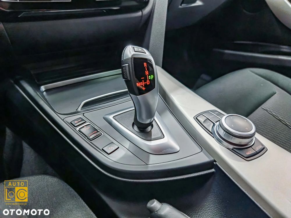 BMW Seria 3 318d Sport Line - 27