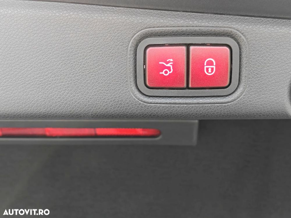 Mercedes-Benz E AMG 63 4Matic AMG Speedshift 9G-MCT - 35